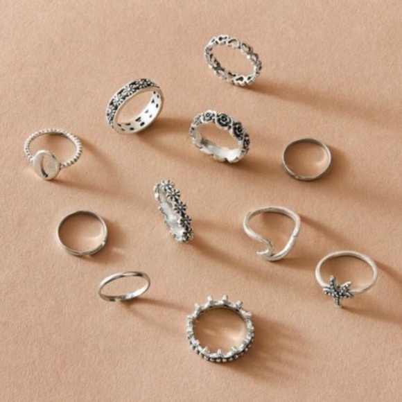 Lizard Queenz Closet - Picture 2 of 4